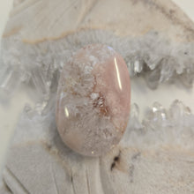 Load image into Gallery viewer, Flower Agate Palmstone
