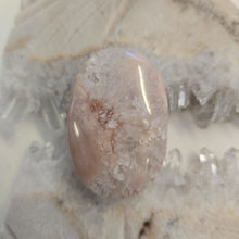 Load image into Gallery viewer, Flower Agate Palmstone
