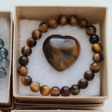 Load image into Gallery viewer, Tiger&#39;s Eye Bracelet and Heart Boxset
