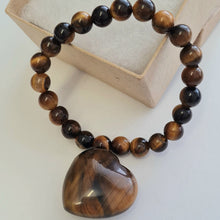 Load image into Gallery viewer, Tiger&#39;s Eye Bracelet and Heart Boxset
