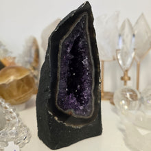 Load image into Gallery viewer, Amethyst Agate Cathedral
