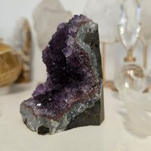 Load image into Gallery viewer, Amethyst Cutbase

