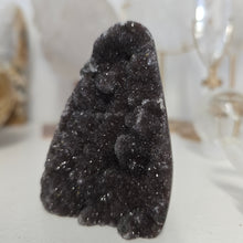 Load image into Gallery viewer, Amethyst Cutbase
