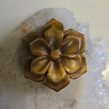 Load image into Gallery viewer, Tiger&#39;s Eye Flower
