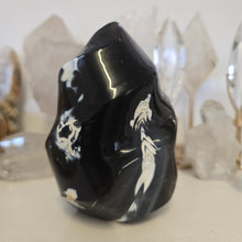 Load image into Gallery viewer, Orca Agate Flame
