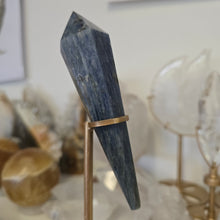 Load image into Gallery viewer, Blue Kyanite Wand on Stand
