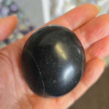 Load image into Gallery viewer, Black Onyx Palmstone
