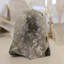 Load image into Gallery viewer, Amethyst Cutbase
