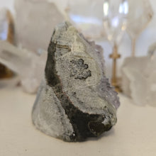 Load image into Gallery viewer, Amethyst Cutbase
