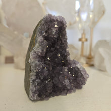 Load image into Gallery viewer, Amethyst Cutbase
