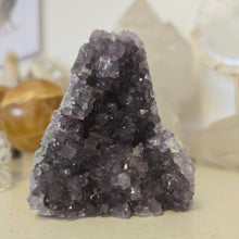 Load image into Gallery viewer, Amethyst Cutbase
