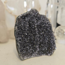 Load image into Gallery viewer, Amethyst Cutbase
