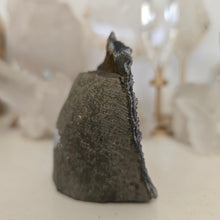 Load image into Gallery viewer, Amethyst Cutbase
