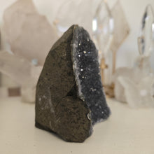 Load image into Gallery viewer, Amethyst Cutbase

