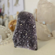 Load image into Gallery viewer, Amethyst Cutbase
