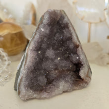 Load image into Gallery viewer, Amethyst Cutbase
