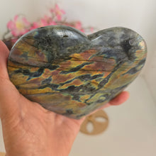 Load image into Gallery viewer, Labradorite Heart with stand
