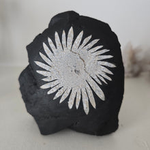 Load image into Gallery viewer, Chrysanthemum Stone Freeform
