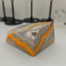 Load image into Gallery viewer, Bumblebee Jasper Freeform
