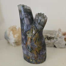 Load image into Gallery viewer, Moss Agate Owl in Tree Stump
