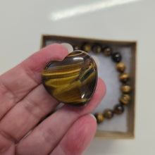 Load image into Gallery viewer, Tiger&#39;s Eye Bracelet and Heart Boxset
