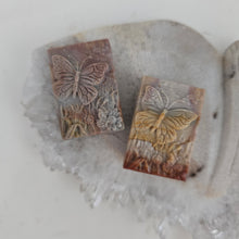 Load image into Gallery viewer, Alashan Agate Field Butterfly
