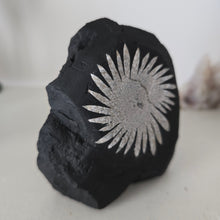Load image into Gallery viewer, Chrysanthemum Stone Freeform
