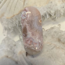 Load image into Gallery viewer, Flower Agate Palmstone
