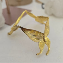 Load image into Gallery viewer, Butterfly Sphere Stand -- Medium
