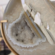 Load image into Gallery viewer, Druzy Agate Howling Wolf
