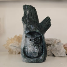 Load image into Gallery viewer, Moss Agate Owl in Tree Stump
