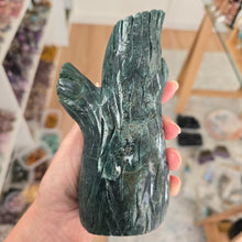 Load image into Gallery viewer, Moss Agate Owl in Tree Stump
