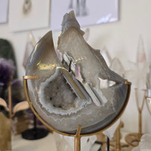 Load image into Gallery viewer, Druzy Agate Howling Wolf
