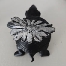Load image into Gallery viewer, Chrysanthemum Stone Turtle
