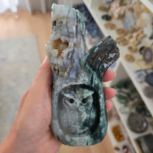 Load image into Gallery viewer, Moss Agate Owl in Tree Stump
