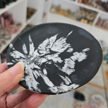 Load image into Gallery viewer, Chrysanthemum Stone Plate
