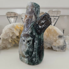 Load image into Gallery viewer, Moss Agate Owl in Tree Stump
