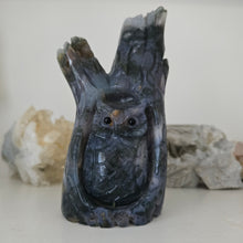 Load image into Gallery viewer, Moss Agate Owl in Tree Stump
