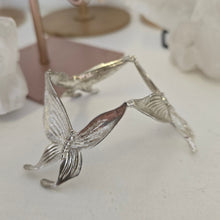 Load image into Gallery viewer, Butterfly Sphere Stand -- Medium
