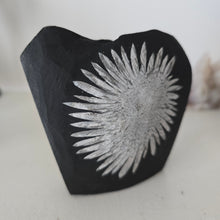 Load image into Gallery viewer, Chrysanthemum Stone Freeform
