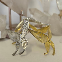 Load image into Gallery viewer, Butterfly Sphere Stand -- Medium
