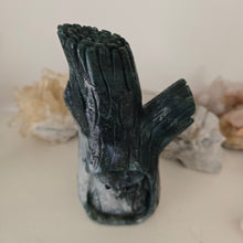 Load image into Gallery viewer, Moss Agate Owl in Tree Stump

