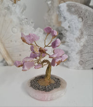 Load image into Gallery viewer, Phosphosiderite Chip Wire Tree
