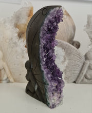 Load image into Gallery viewer, Amethyst Cluster Fairy
