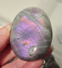 Load image into Gallery viewer, Purple Labradorite Palmstone
