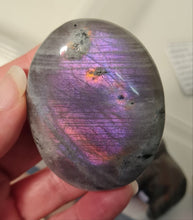 Load image into Gallery viewer, Purple Labradorite Palmstone
