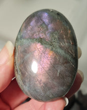 Load image into Gallery viewer, Purple Labradorite Palmstone
