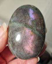 Load image into Gallery viewer, Purple Labradorite Palmstone
