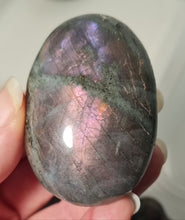 Load image into Gallery viewer, Purple Labradorite Palmstone
