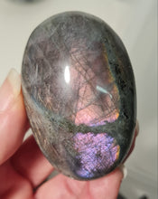 Load image into Gallery viewer, Purple Labradorite Palmstone
